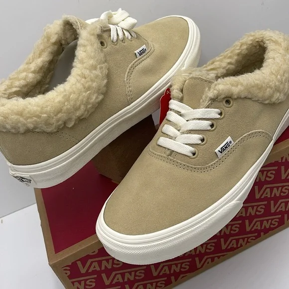 Vans WMNS Tan Fleece-Lined Sneakers Authentic Sherpa
Cozy Hug Mojave Desert - Picture 10 of 16